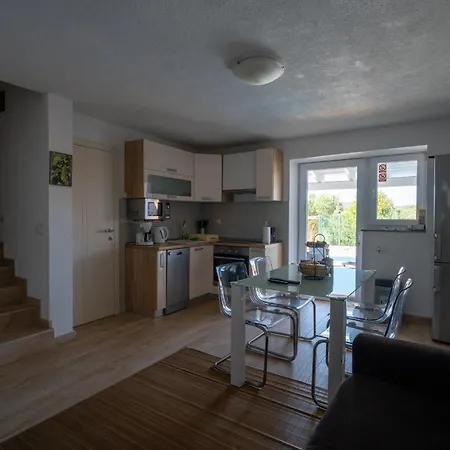 Дом отдыха House Sakarun With Swimming Pool Вели-Рат