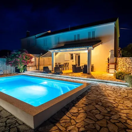 House Sakarun With Swimming Pool 펜션