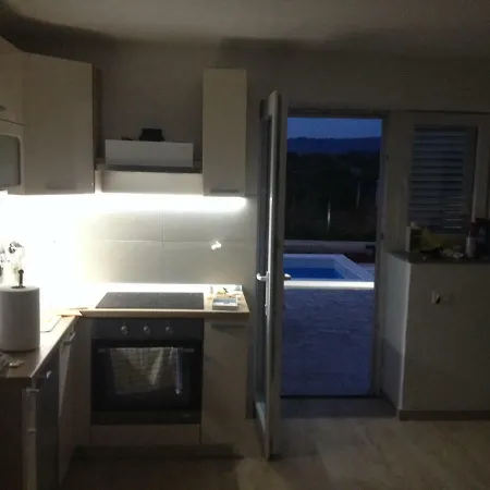 House Sakarun With Swimming Pool 벨리 라트