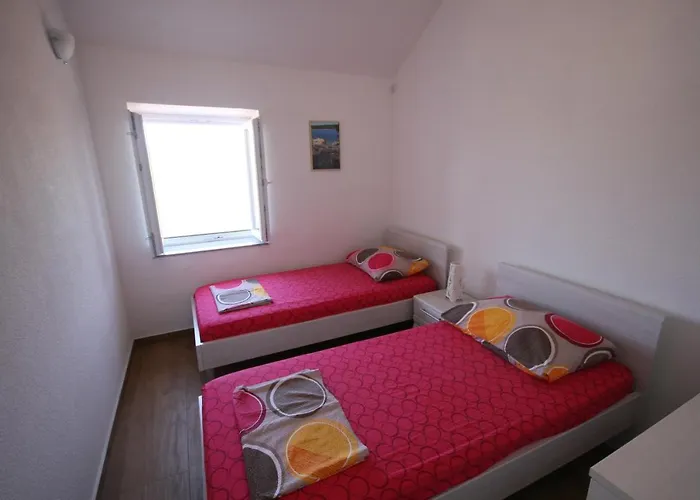 Дом отдыха House Sakarun With Swimming Pool Вели-Рат