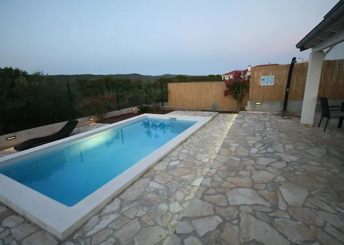 House Sakarun With Swimming Pool Дом отдыха