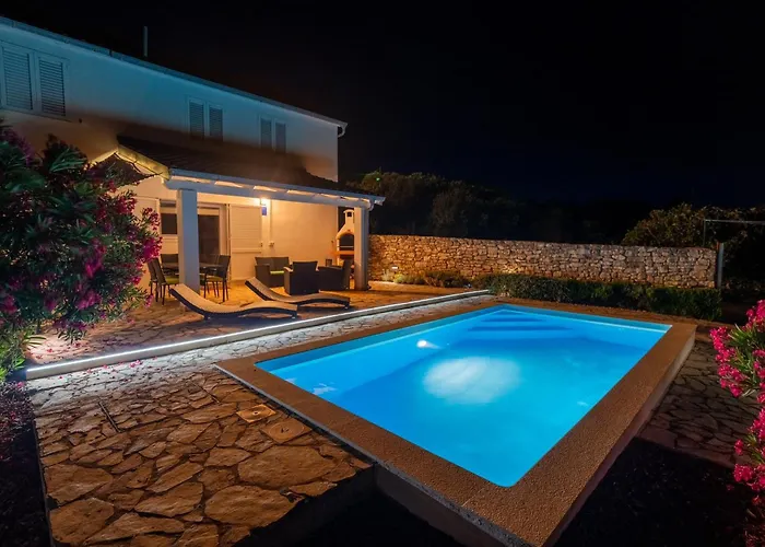 House Sakarun With Swimming Pool Дом отдыха Вели-Рат