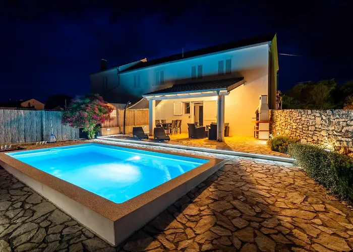 House Sakarun With Swimming Pool Дом отдыха