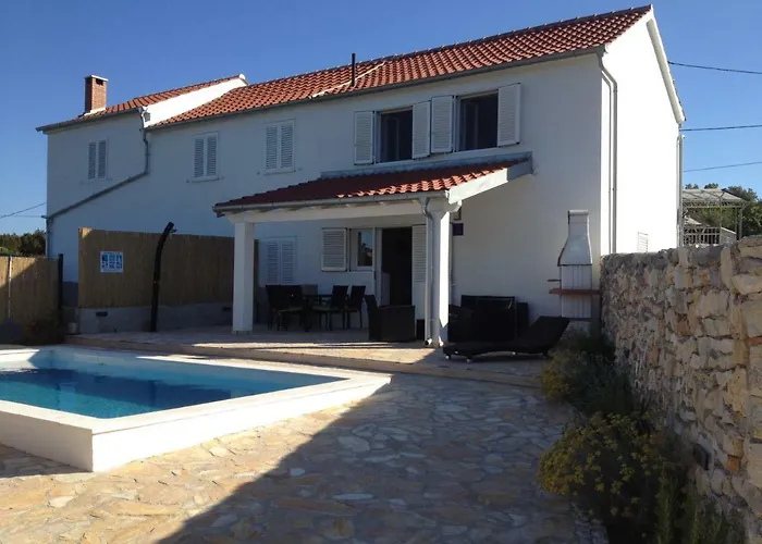 House Sakarun With Swimming Pool Вели-Рат