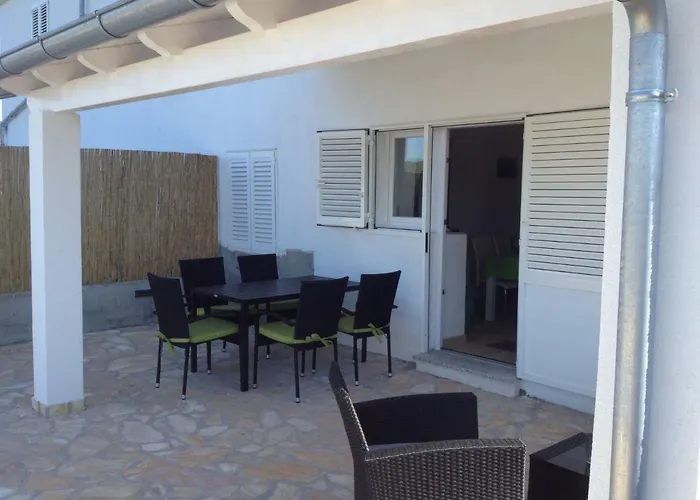 House Sakarun With Swimming Pool Дом отдыха