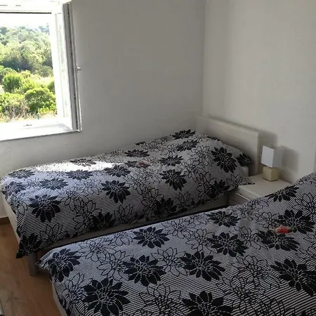 House Sakarun With Swimming Pool Veli Rat