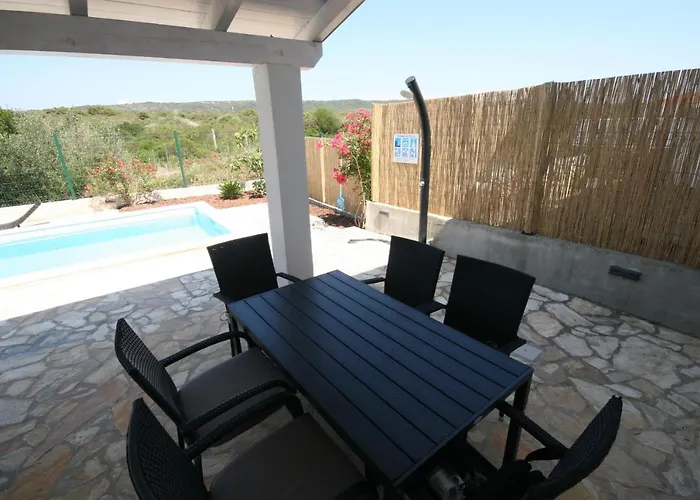 House Sakarun With Swimming Pool Semesterbostad