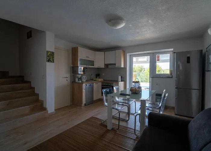 Semesterbostad House Sakarun With Swimming Pool Veli Rat