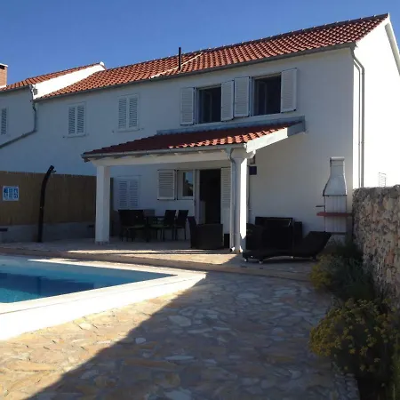 House Sakarun With Swimming Pool فيلي رات